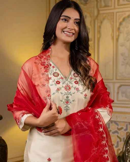 Off White Embroidery Kurta Set
